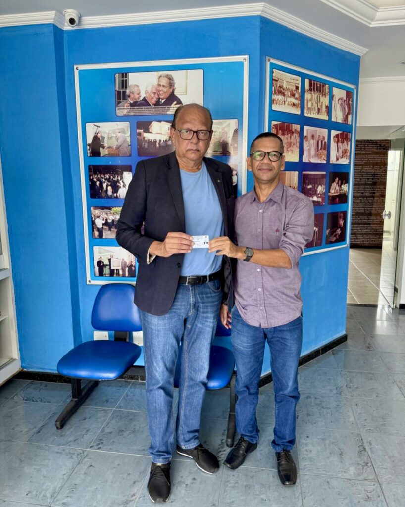 Presidente do Conselho de Economia de Sergipe recebe registro profissional de administrador