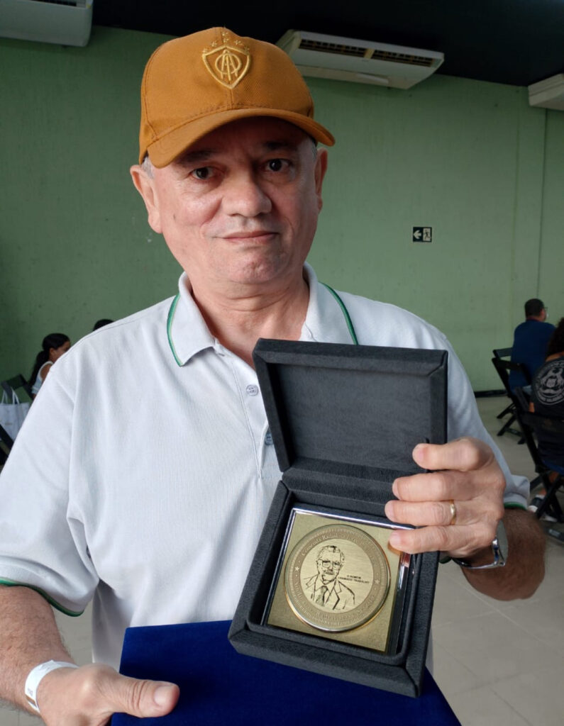 Radialista Genario Santos recebe comenda Jorge do Prado Leite do Sindicato dos Radialistas de Sergipe