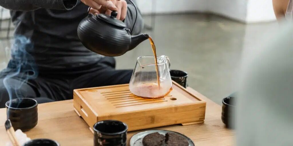 Chá Pu-Erh: o elixir fermentado para a saúde do fígado e do intestino