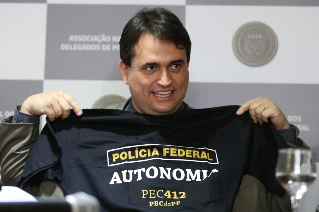 Ex-diretor da Polícia Federal é preso em operação contra corrupção