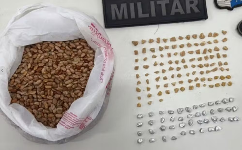 Mulher é presa por tráfico de drogas no Bairro Industrial, em Aracaju