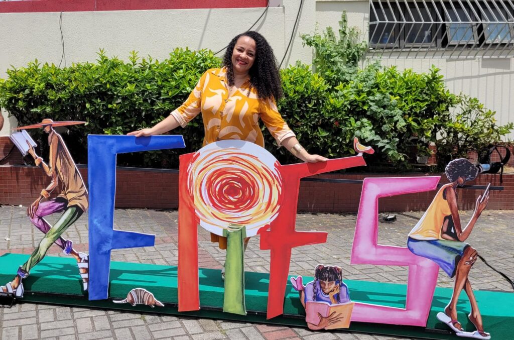 Praça do Cordel recebe o nome da poeta Izabel Nascimento