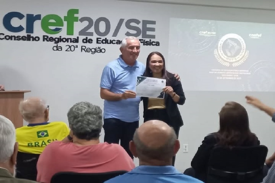 Professor José Costa recebe homenagem do CREF20/SE