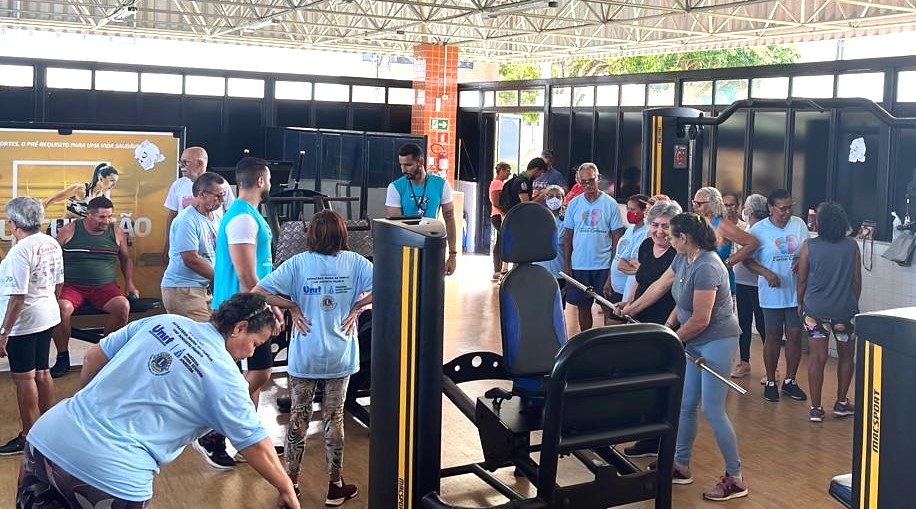 Boas relações sociais fortalecem o cérebro e retardam envelhecimento