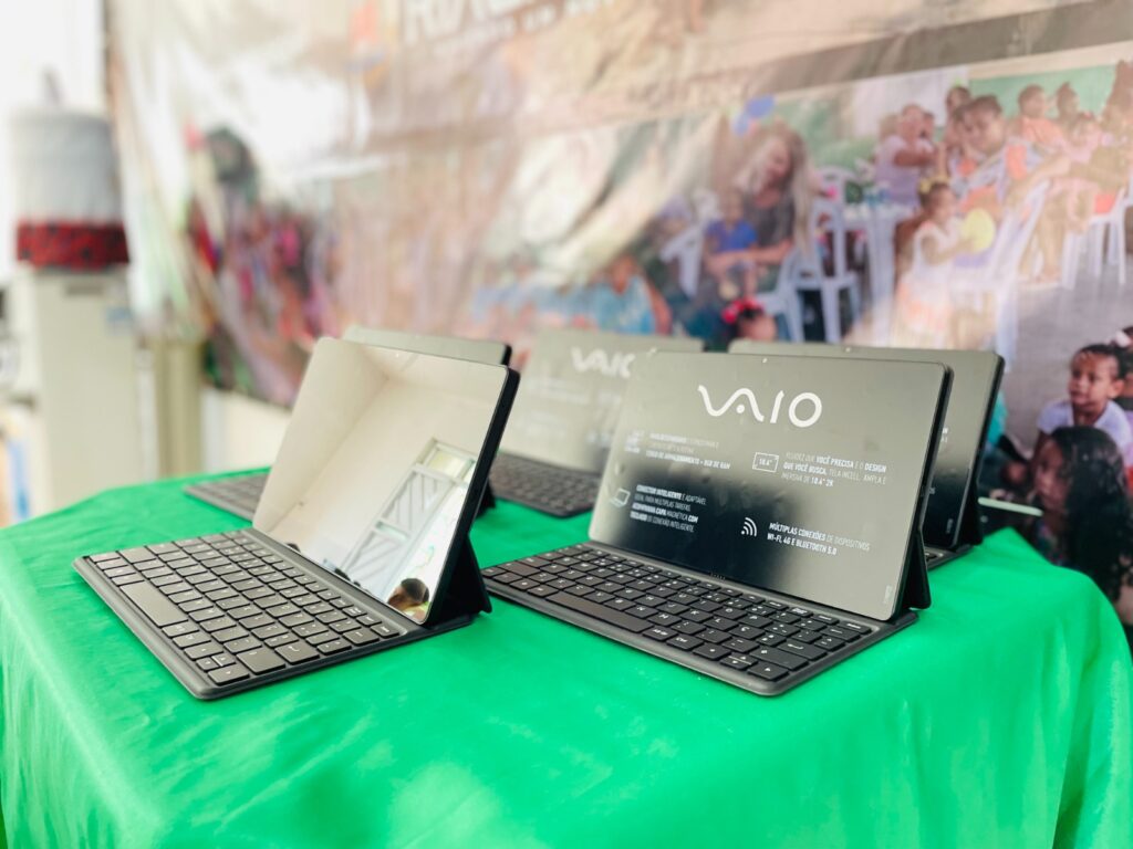 Prefeitura de Riachuelo entrega tablets para fortalecer atendimentos domiciliares do CadÚnico da Assistência Social