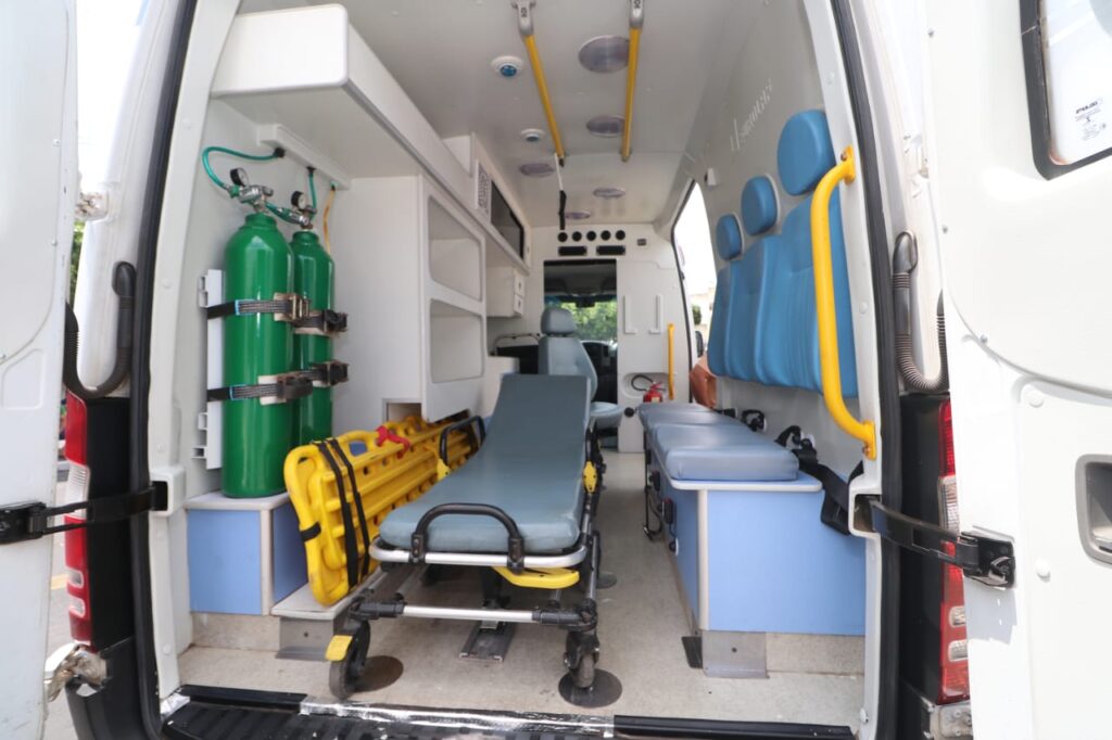 Município de Ribeirópolis recebe ambulância inter-hospitalar 