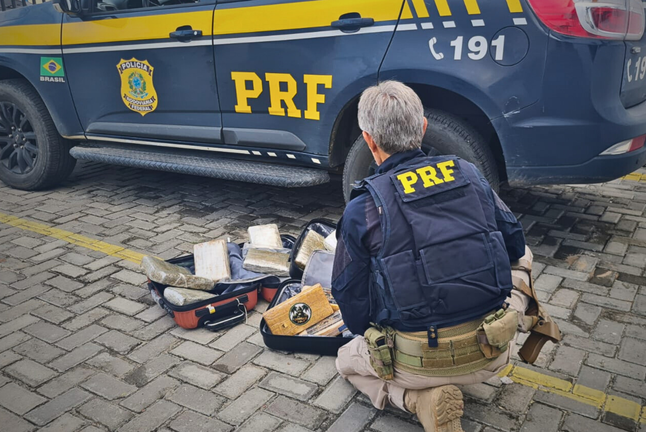 Adolescente é apreendida com mais de 16 kg de drogas na BR-101 em Sergipe