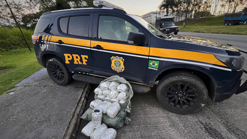 PRF apreende 17 kg de maconha em carro com família na BR-101 em Estância
