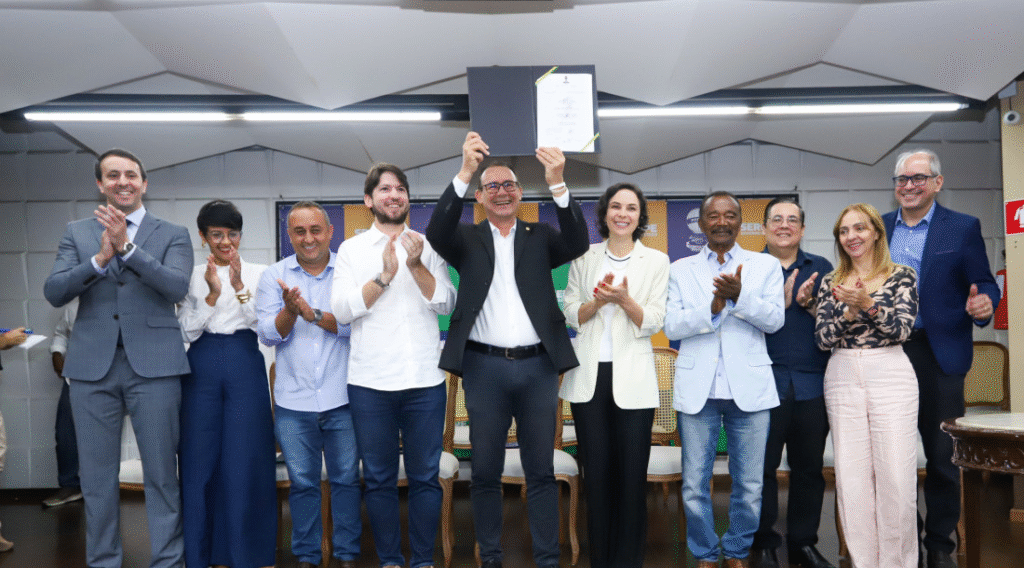 Governo de Sergipe sanciona lei que garante abono do Fundef para mais de 18 mil professores da rede estadual