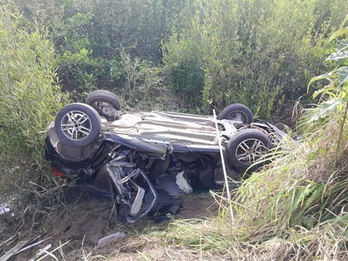 Acidente com capotamento em Laranjeiras deixa dois feridos