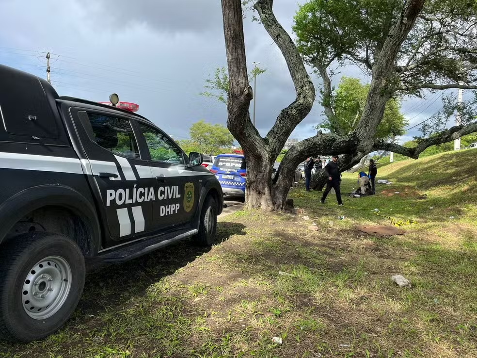 Corpo carbonizado é encontrado com mãos amarradas em Aracaju