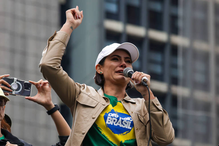 Michelle Bolsonaro promete se erguer como “leoa” após condenação do marido