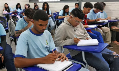 Pagamento da 7ª parcela do Programa Pé-de-Meia começa hoje para alunos do Ensino Médio