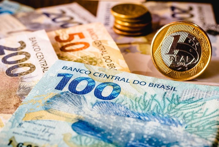 Governo prevê salário mínimo de R$ 1.631 para 2026