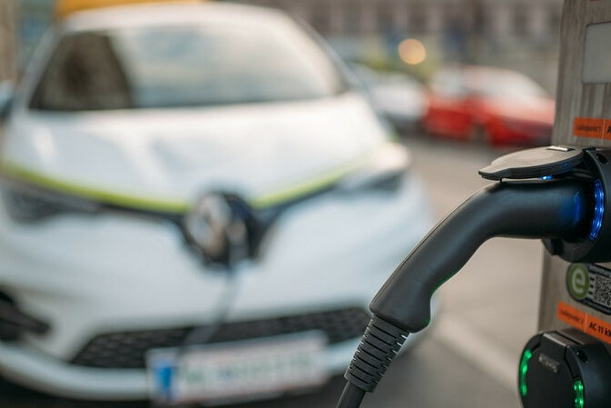 Brasil ganha diretriz nacional de segurança para carregadores de carros elétricos