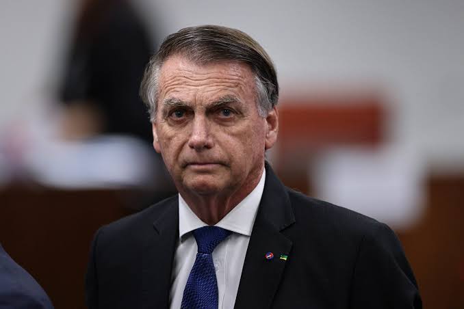 Bolsonaro deixa prisão domiciliar para ir a hospital em Brasília após mal-estar