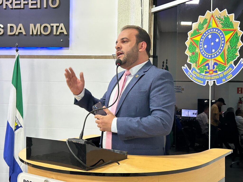 Vereador Max denuncia sucateamento de ônibus escolares em Ribeirópolis