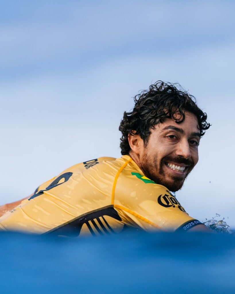 Yago Dora é campeão mundial de surfe profissional