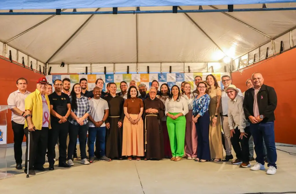Prefeita Emília Corrêa inaugura praça Frei Miguel Serafini, no bairro América, após revitalização