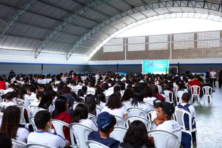 Sebrae leva “EJA Novos Caminhos” a Poço Redondo e incentiva retorno aos estudos