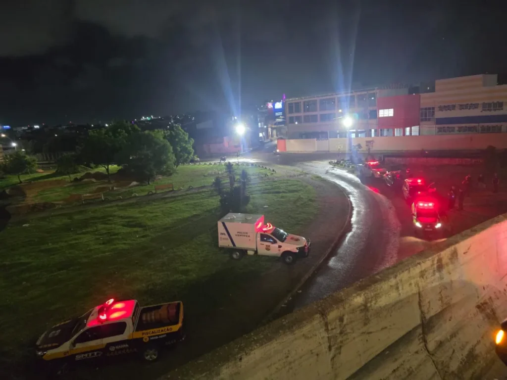 Passageiro morre e condutor fica ferido após moto despencar da ponte Construtor João Alves