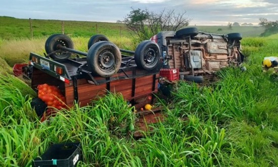Mulher morre após capotamento de carro na SE-453, em Pedra Mole