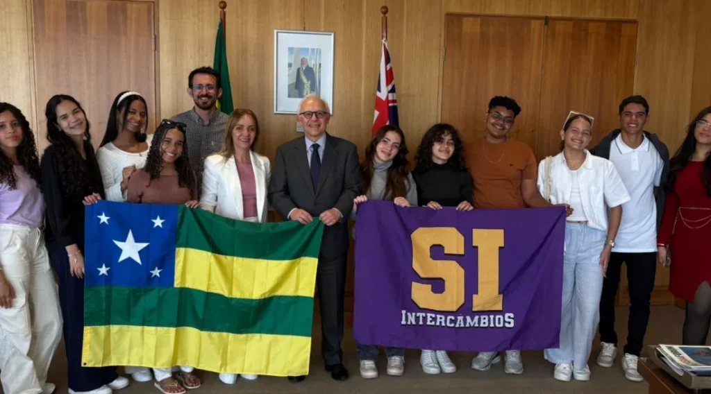 Embaixador do Brasil na Austrália recebe estudantes do programa Sergipe no Mundo