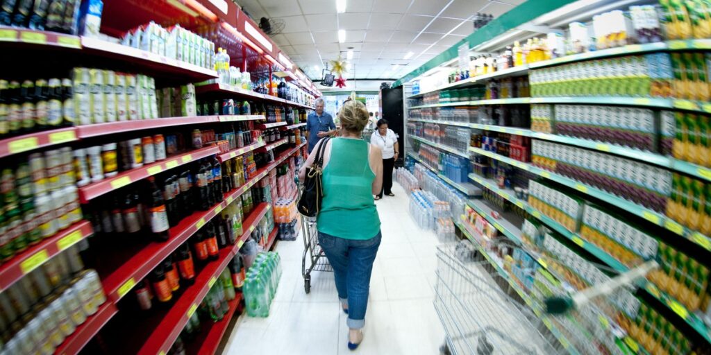 Cesta básica fica mais barata em 22 capitais em setembro, aponta Dieese