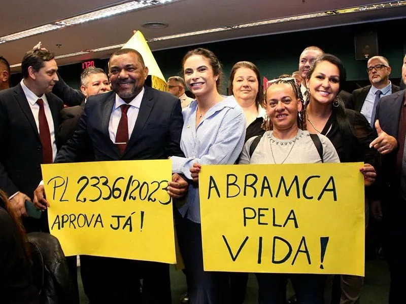 Câmara aprova regulamentação da profissão de condutor de ambulância com apoio de Yandra Moura