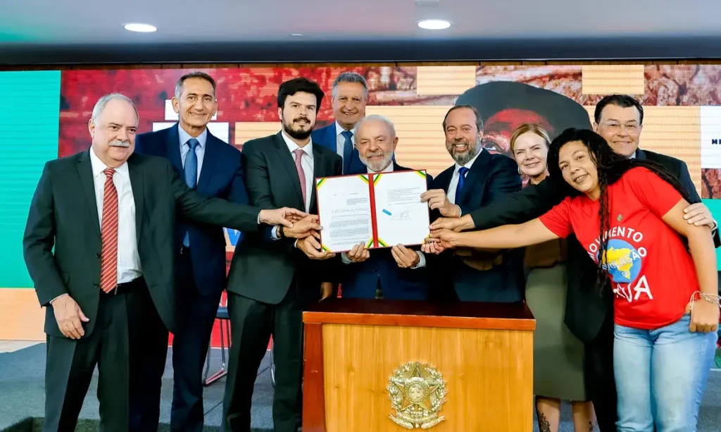 Lei garante isenção de conta de luz para famílias de baixa renda que consumirem até 80 kWh