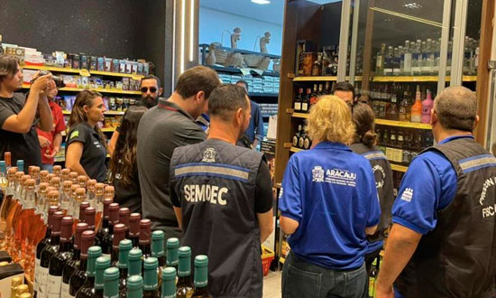 Aracaju reforça fiscalização de bebidas para prevenir intoxicação por metanol