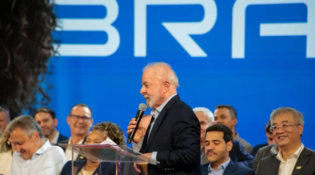 Lula confirma reativação da Fafen em Sergipe durante evento na Bahia