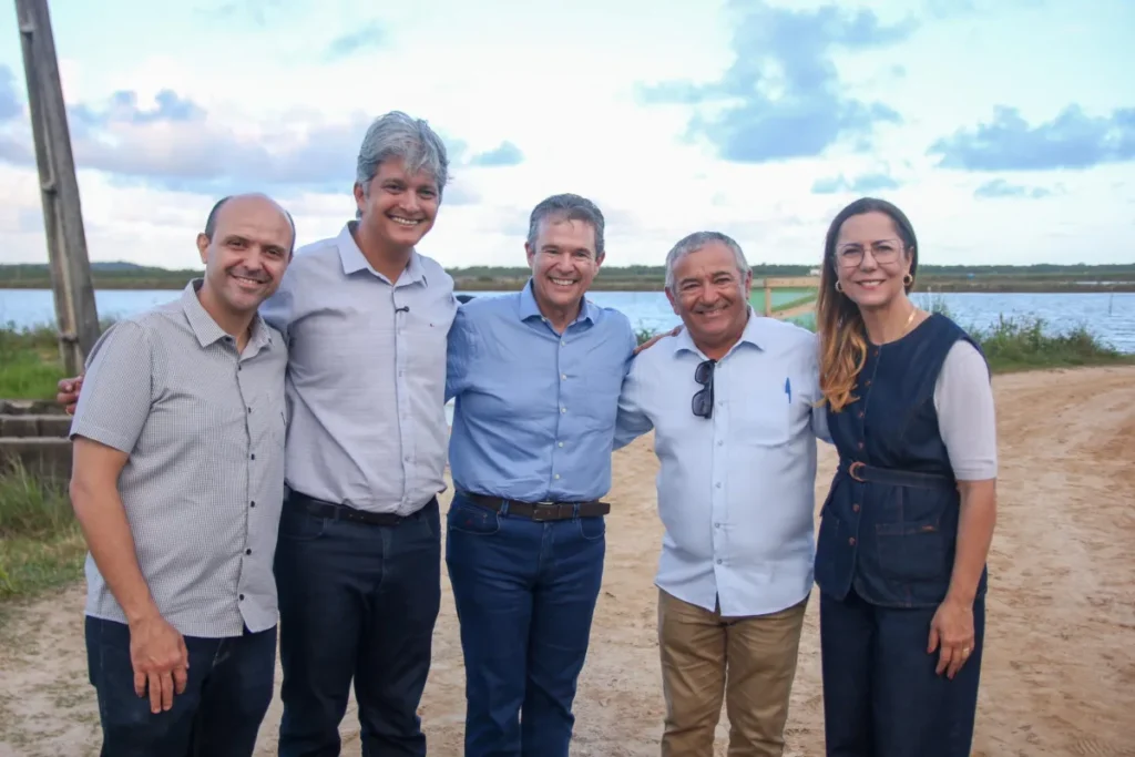 Ministro da Pesca visita maior viveiro de camarão de Sergipe em Nossa Senhora do Socorro