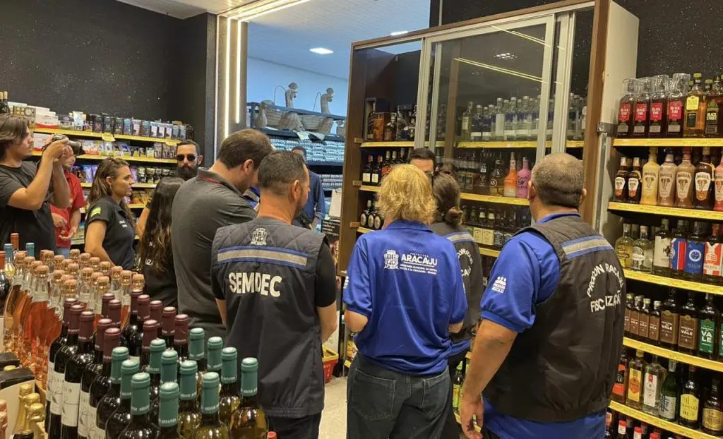 Aracaju reforça inspeções e alerta consumidores sobre risco de metanol em bebidas