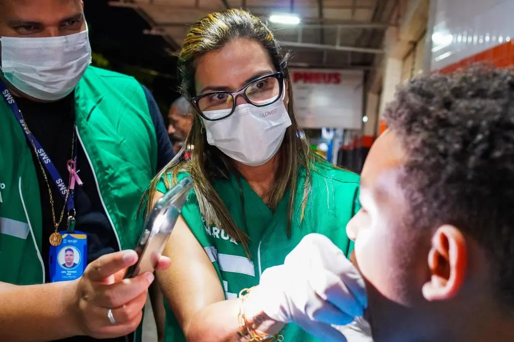 Ação da SMS leva atendimento odontológico a pessoas em situação de rua em Aracaju
