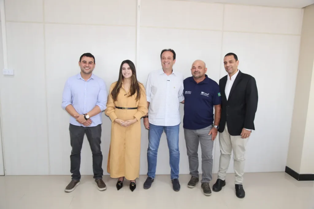 Yandra Moura visita Coren-SE e promete agir para destravar PEC das 30 horas da enfermagem