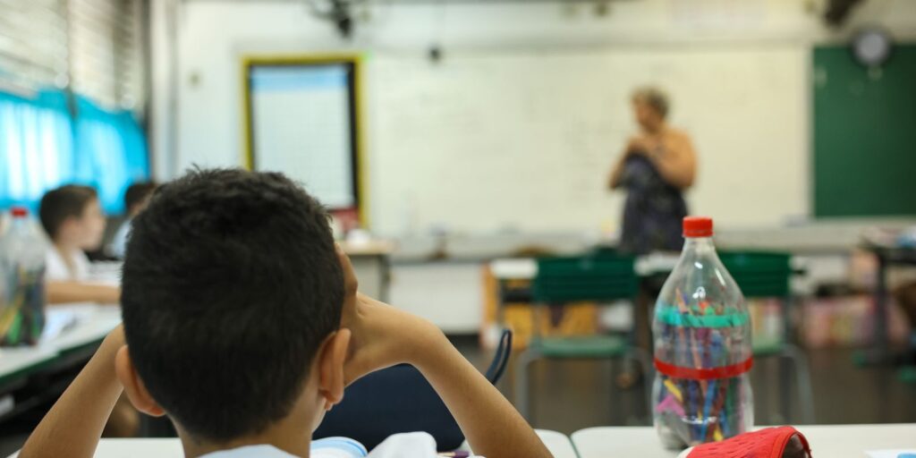 Governo lança consulta pública sobre uso de inteligência artificial nas escolas
