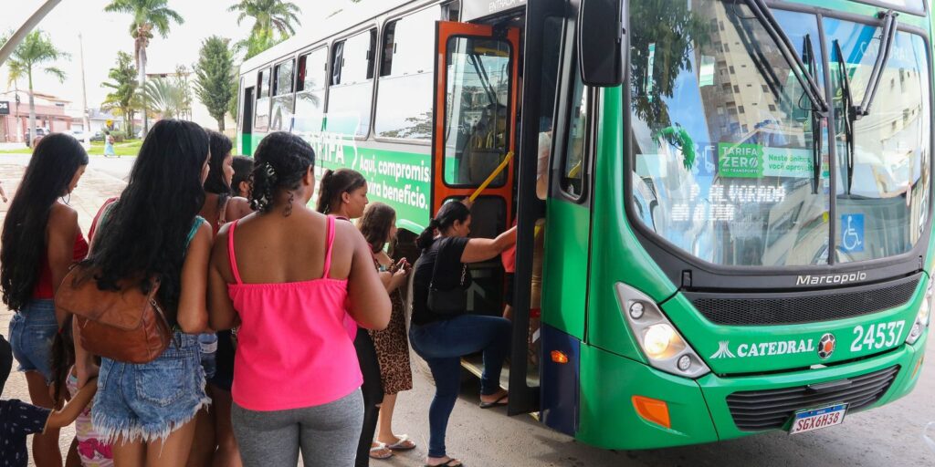 Serviços avançam 0,1% em agosto, alcançam sétimo mês de alta e renovam recorde