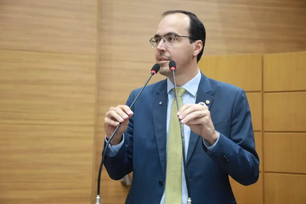 Deputado cobra solução para falta de água e questiona taxa de esgoto em Nossa Senhora das Dores