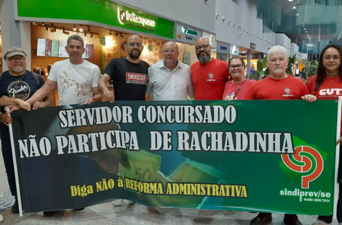 Sindicatos pressionam cinco parlamentares sergipanos contra reforma administrativa em ato no aeroporto