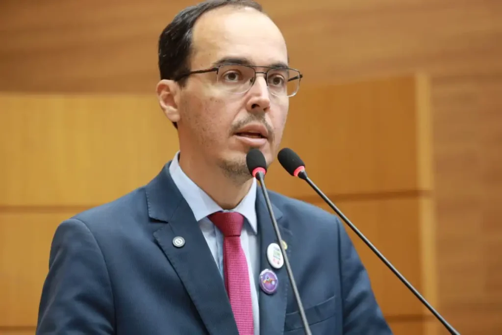 Deputado Georgeo Passos cobra regulamentação de lei que proíbe fogos com barulho em Sergipe