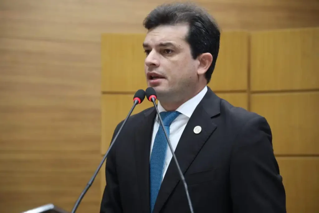 Deputado pressiona Assembleia a votar gratuidade de transporte intermunicipal no Enem em Sergipe