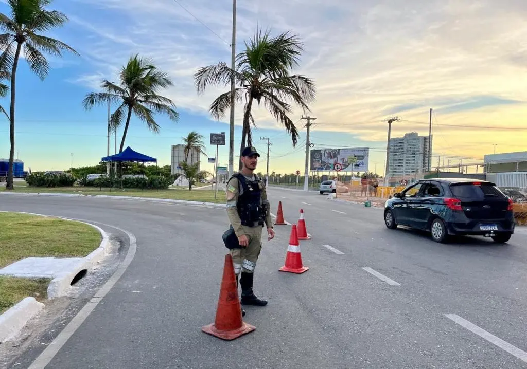 SMTT fecha trecho da Orla de Atalaia neste sábado para a 11ª Corrida Outubro Rosa