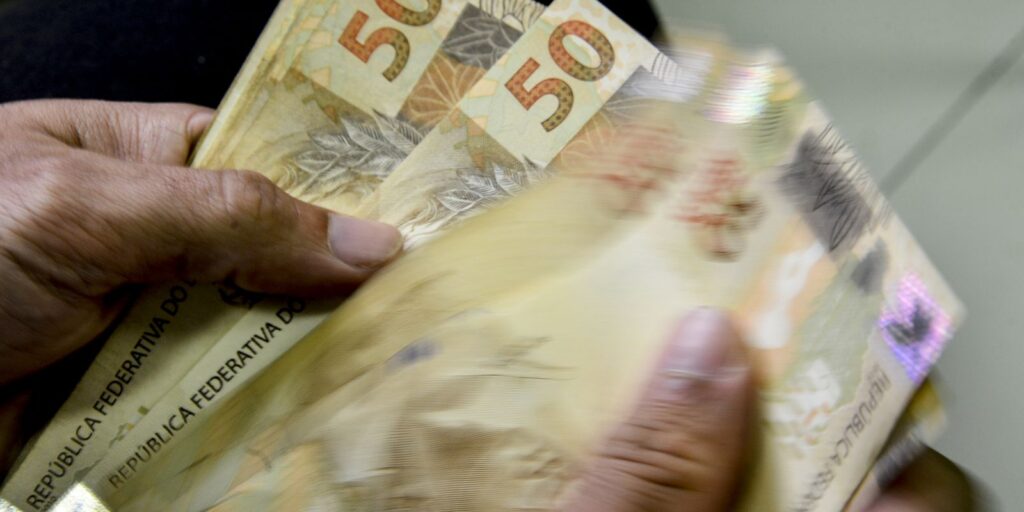 Trabalhadores defendem ampliação da isenção do Imposto de Renda em audiência no Senado