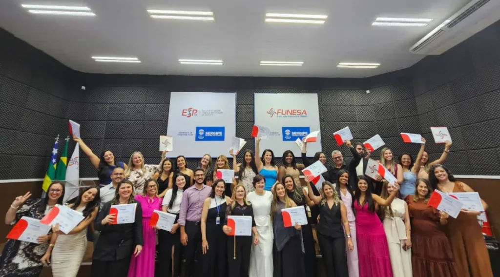 Escola de Saúde Pública de Sergipe certifica 89 profissionais em novas especializações