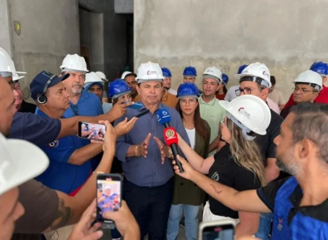 Prefeito Valmir de Francisquinho vistoria obras em andamento em Itabaiana