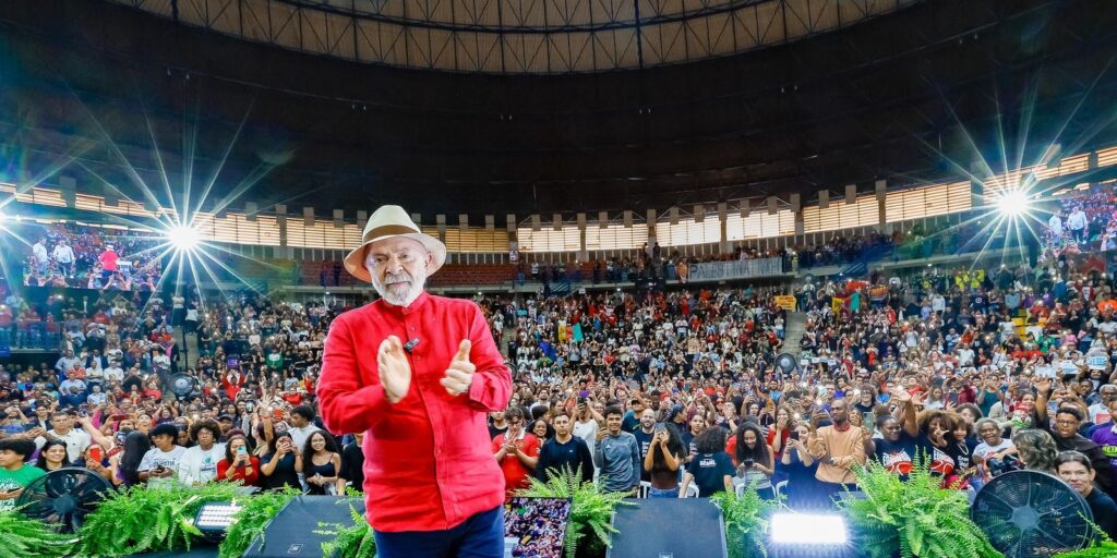 Lula propõe levar Pé-de-Meia a todos os 6 milhões de alunos do ensino médio