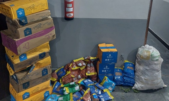 Três homens são detidos por saque de carga de granola após capotamento na BR-101 em Estância