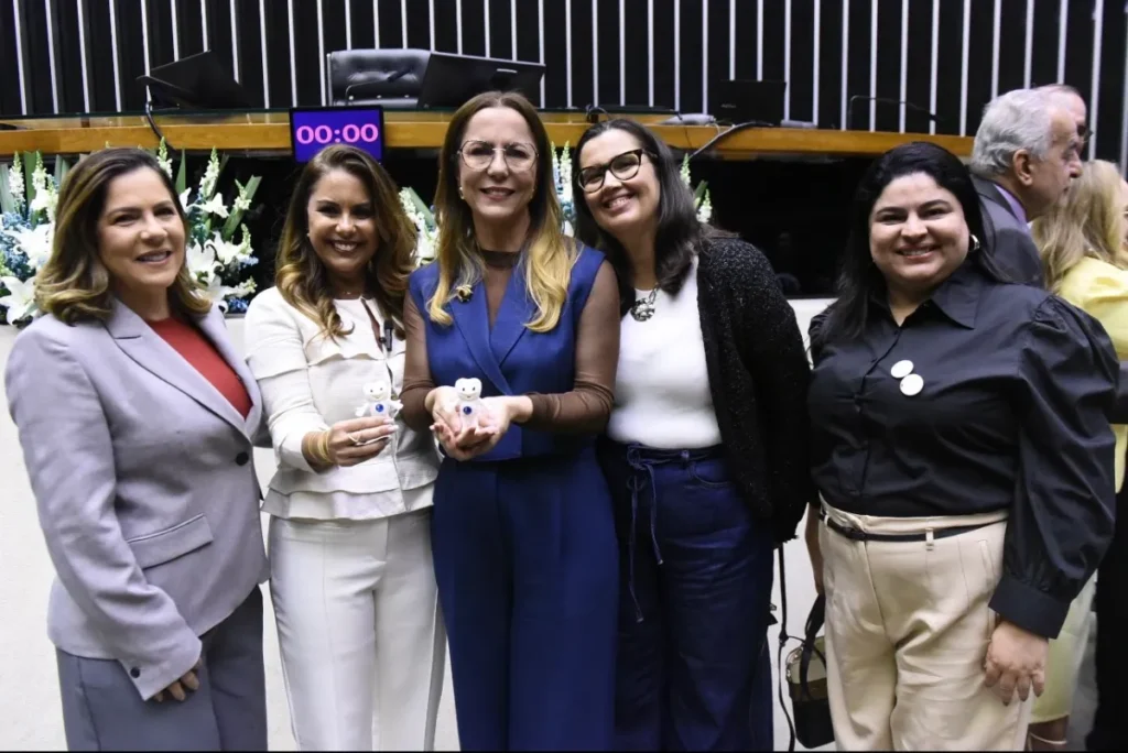 Sessão solene na Câmara homenageia cirurgiões-dentistas e reforça debate sobre piso salarial