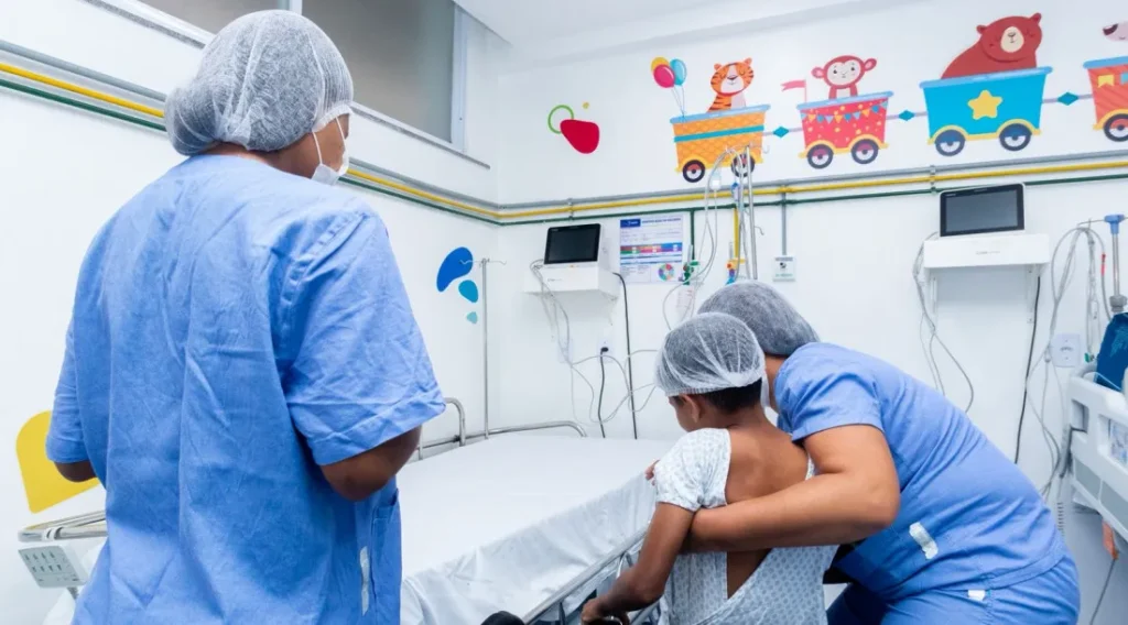 Mutirão reduz fila para cirurgias de postectomia em crianças no Hospital da Criança